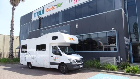 Britz Wohnmobil vor dem THL Depot in Sydney