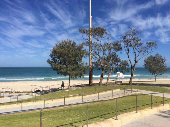 City Beach Perth direkt am Strand, mit Aussicht frühstücken wir