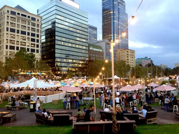 Am Elizabeth Quay finden immer wieder Veranstaltungen im Freien statt