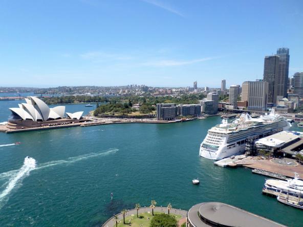 Große Kreuzfahrtschiffe sind im Hafen Sydneys keine Seltenheit