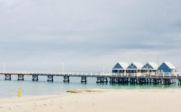 Wolken über den Busselton Jetty