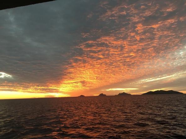 Sonnenuntergang an Bord der Captain Cook Cruise