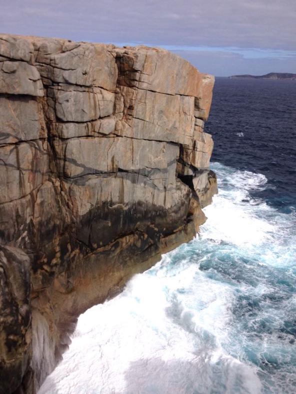 The Gap – Ocean Wasser trifft kräftig an die Felsen heran