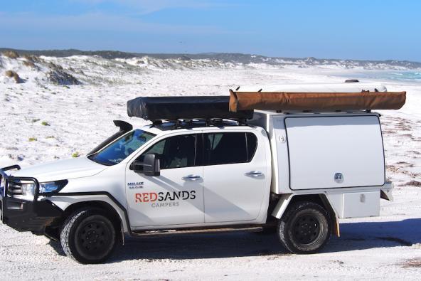 Red Sands 4WD Camper am Strand im Cape le Grand Nationalpark