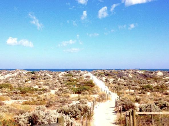Strandweg an einem der Perth Beaches