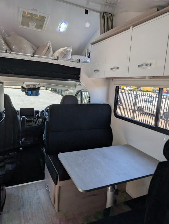 Cruisin' Camper Australien Innenraum vorne