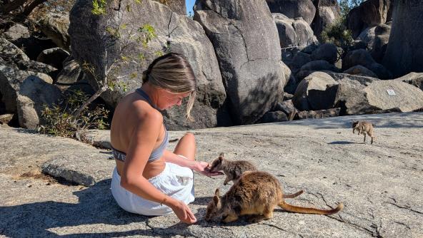 Australien mit Kindern Familienreise Teenager Wallaby Queensland