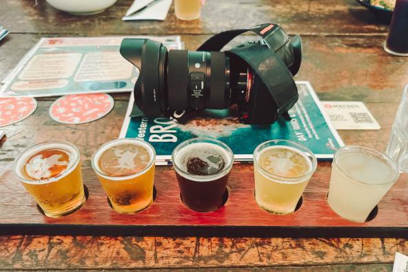 Bierverkostung mit fünf Gläsern in Matso’s Brewery in Broome