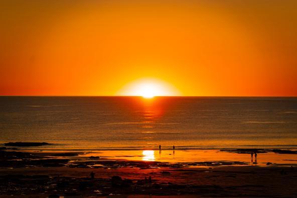 Sonnenuntergang über dem Indischen Ozean am Cable Beach in Broome