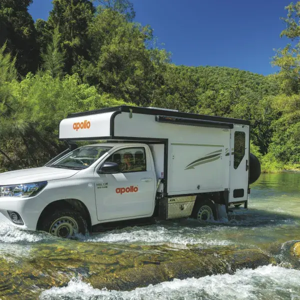 Offroad Camper Australien bei Wasserdurchfahrt