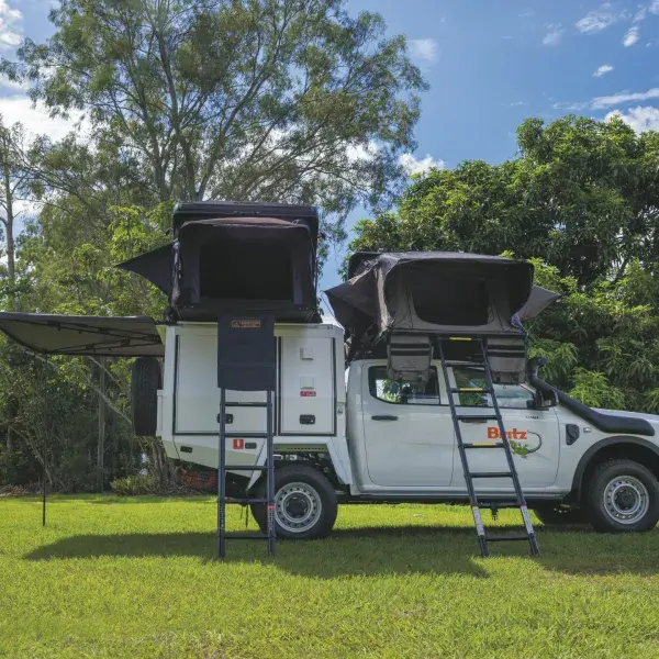 4x4 Camper Britz Warrior mit zwei Hartschalen Dachzelten